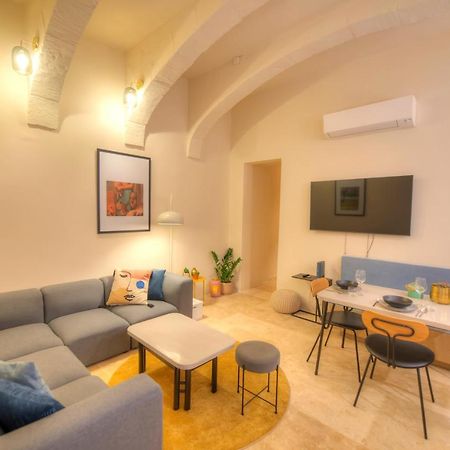 Stylish & Traditional 1 Bedroom Apartment Ddem1-1 Валетта Экстерьер фото